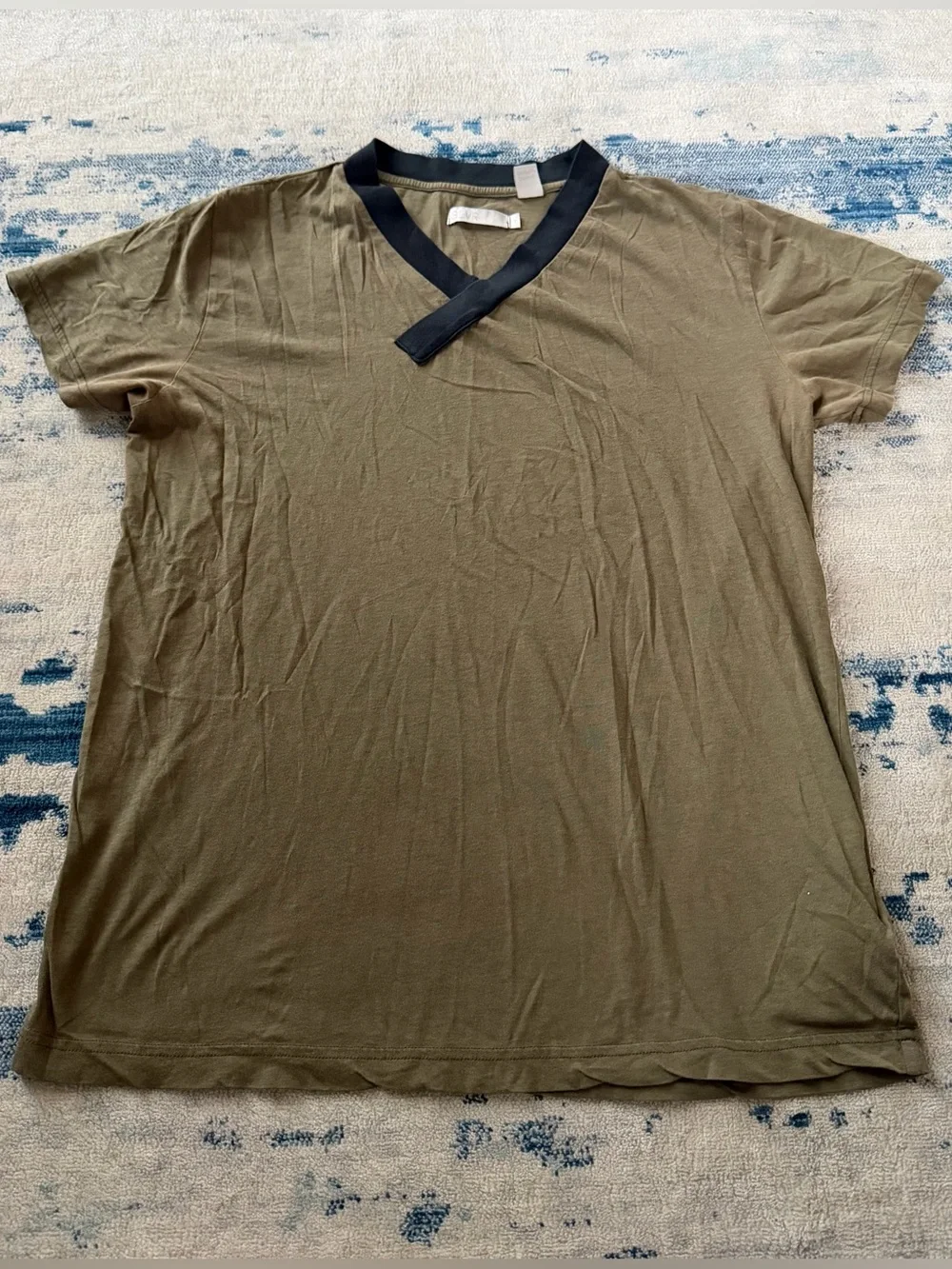 Adidas Slvr Men’s Vneck Tshirt Medium